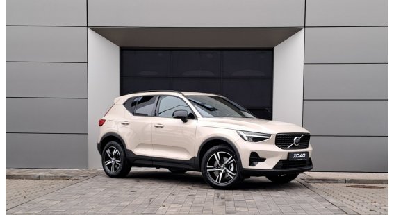 Volvo XC40 B3 PLUS Dark AT7 FWD