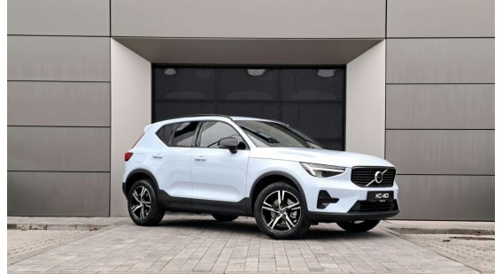 Volvo XC40 B3 PLUS DARK AT7 FWD