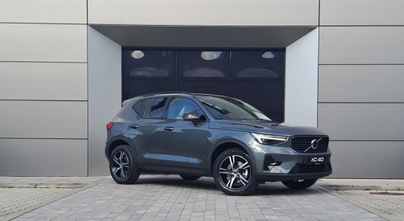Volvo XC40 B3 PLUS Dark AT7 FWD Volvo XC40 B3 PLUS Dark AT7 FWD