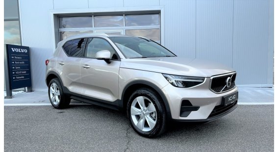 Volvo XC40 B4 Core AT7 AWD DCT 