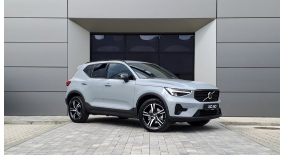 Volvo XC40 B4 PLUS Dark AT7 FWD