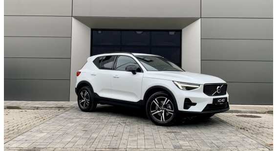 Volvo XC40 B4 PLUS Dark AT7 AWD