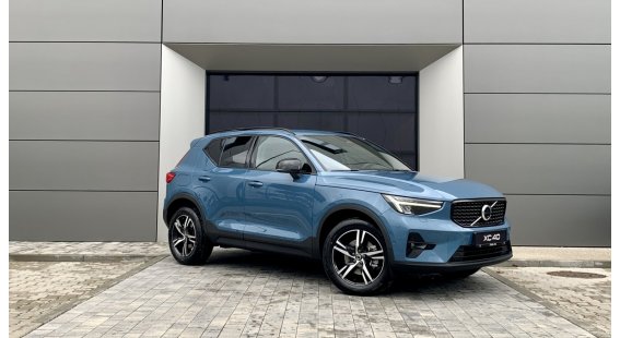 Volvo XC40 B4 PLUS Dark AT7 AWD