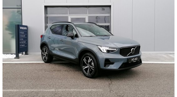 Volvo XC40 B4 Plus Dark AT7 AWD DCT  