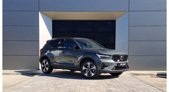 Volvo XC40 B4 Ultra Dark AT7 FWD
