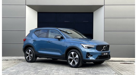 Volvo XC40 B4 Ultimate Dark AT7 AWD