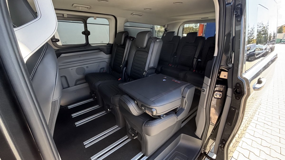 Ford Tourneo Custom 2,0TDCi Titanium X L2 AWD Moondust Silver (Ilustračná fotka)