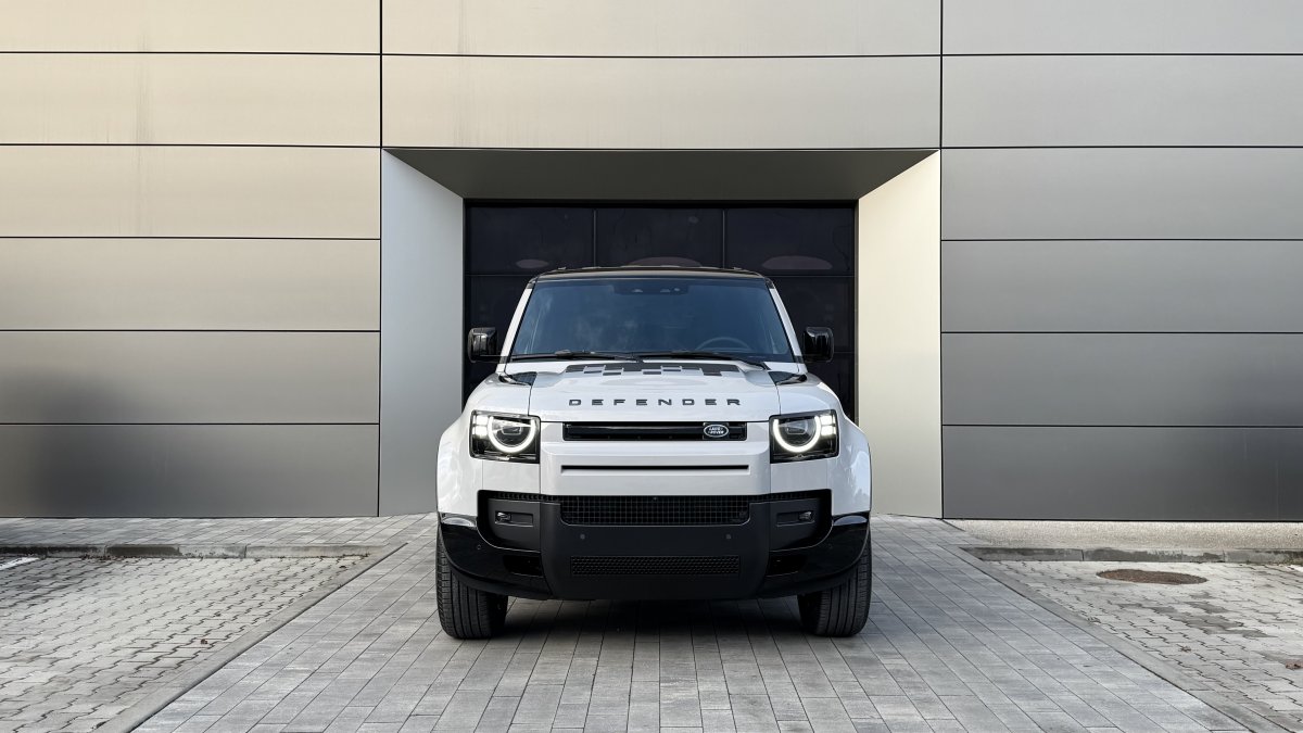 Land Rover Defender 3.0D I6 D250 X-Dynamic SE URBAN PACK