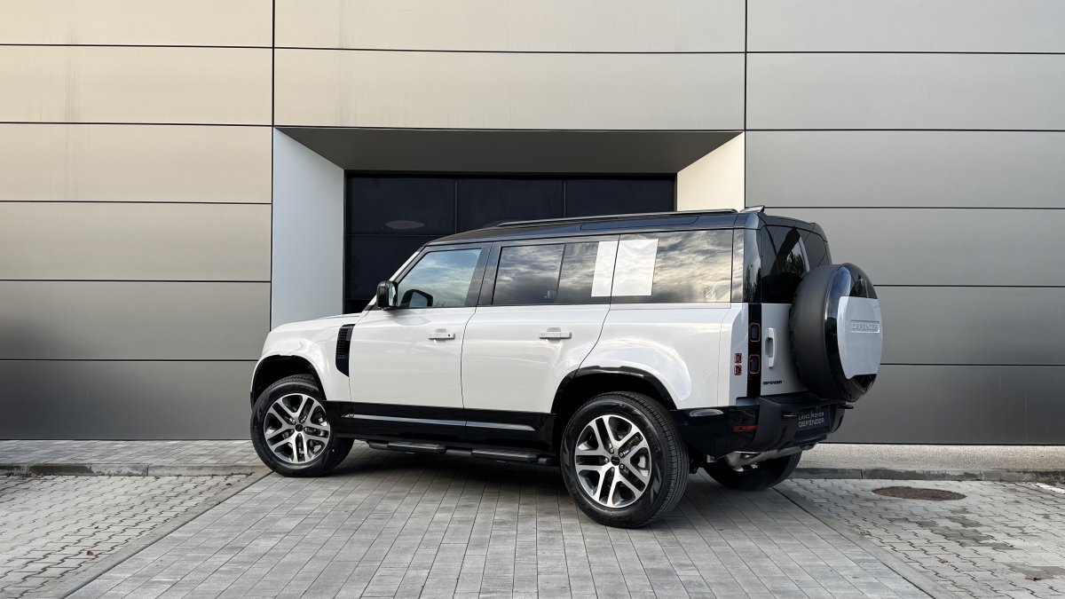 Land Rover Defender 3.0D I6 D250 X-Dynamic SE URBAN PACK