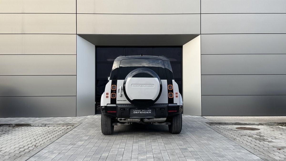 Land Rover Defender 3.0D I6 D250 X-Dynamic SE URBAN PACK
