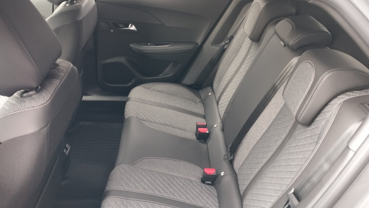 Peugeot 2008 NEW 1.2 Hybrid ALLURE 1.2 Hybrid 145k e-DCS6