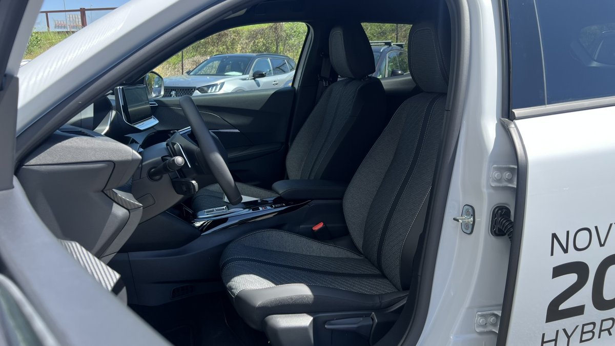 Peugeot 2008 NEW 1.2 Hybrid ALLURE 1.2 Hybrid 145k e-DCS6