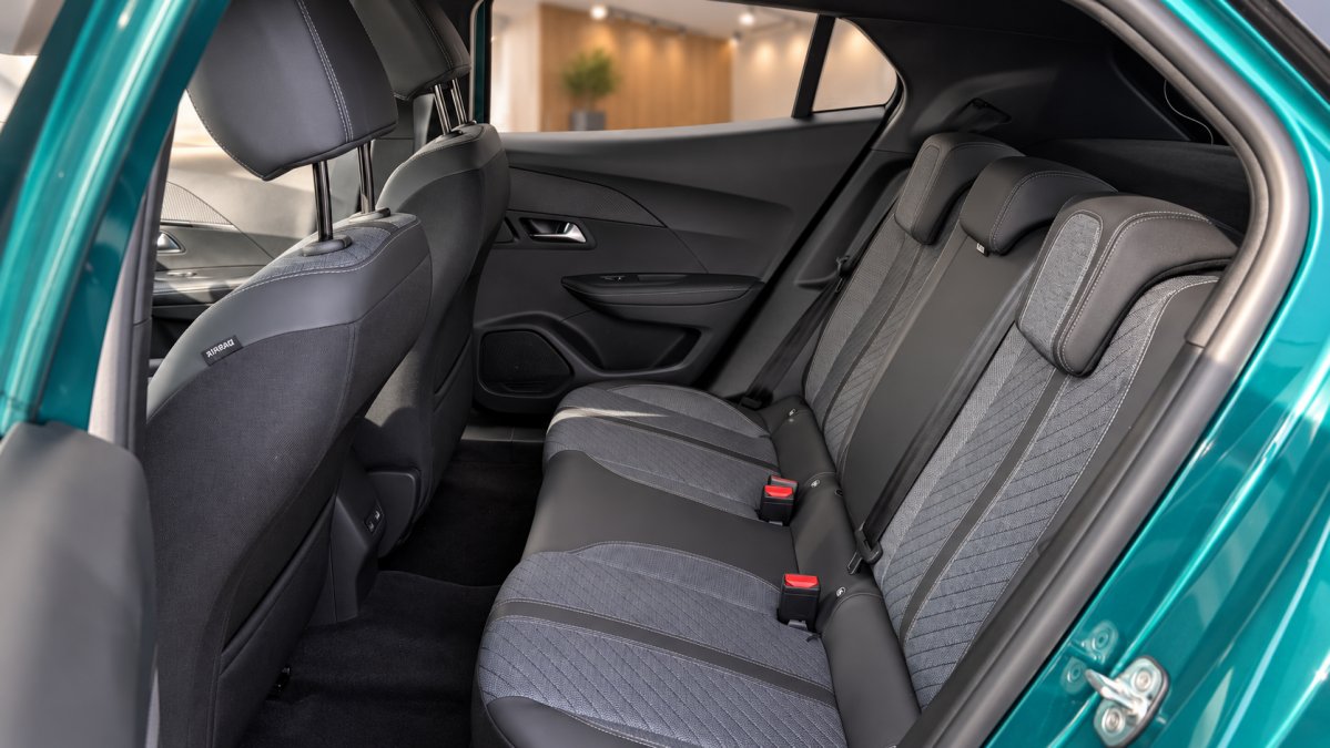 Peugeot 2008 NEW 1.2 Hybrid ALLURE 1.2 Hybrid 145k e-DCS6