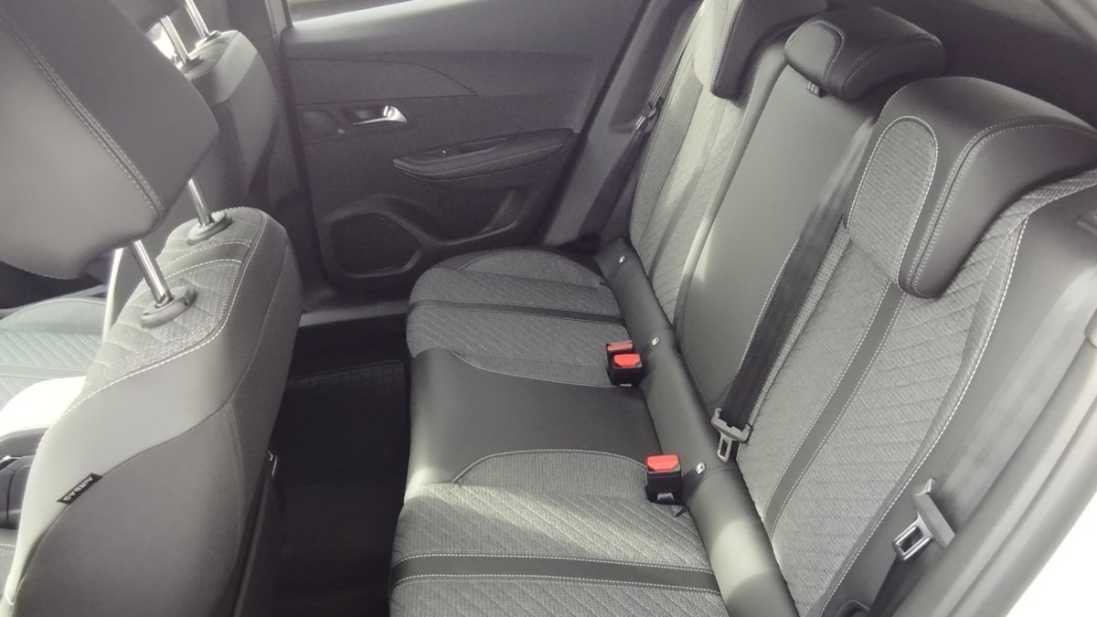 Peugeot 2008 NEW 1.2 Hybrid ALLURE 1.2 Hybrid 145k e-DCS6