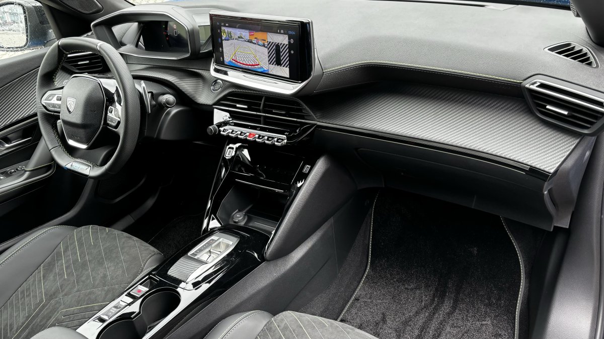 Peugeot 2008 NEW 1.2 PureTech  GT 1.2 130k EAT8         