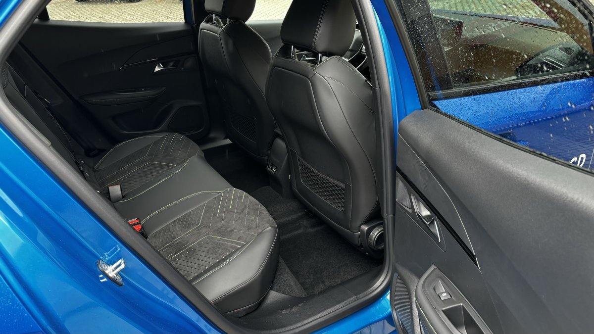 Peugeot 2008 NEW 1.2 PureTech  GT 1.2 130k EAT8         