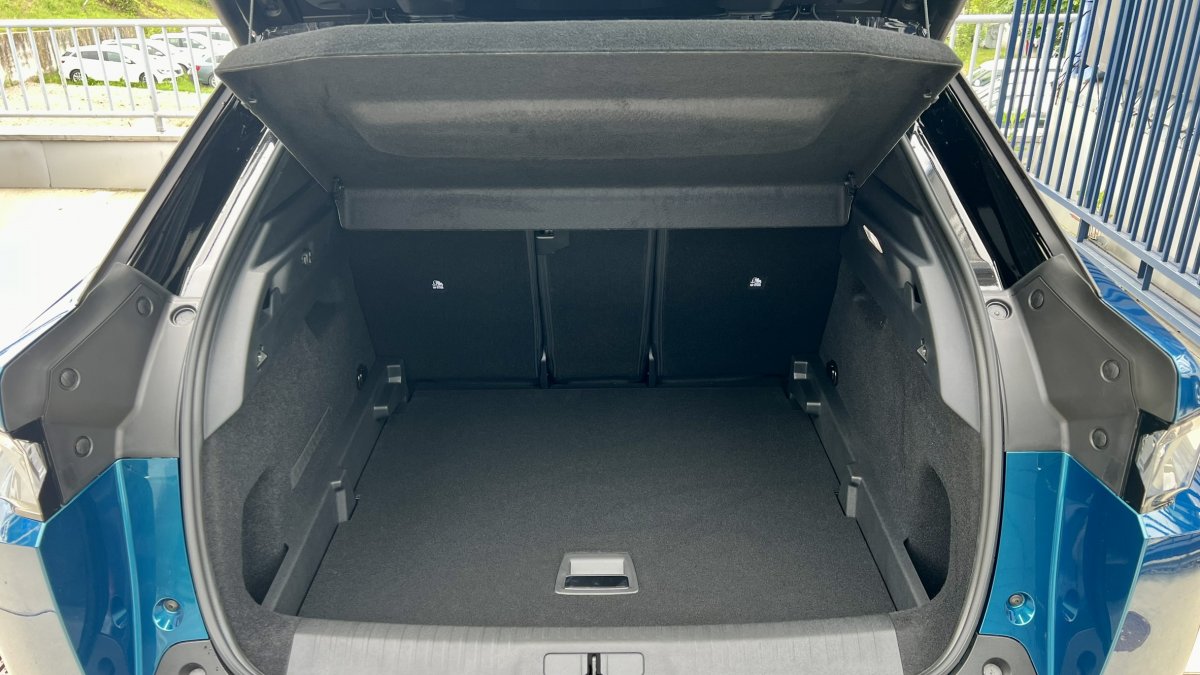 Peugeot 3008 Hybrid 1.2 Hybrid GT + Elektrické strešné okno s roletou