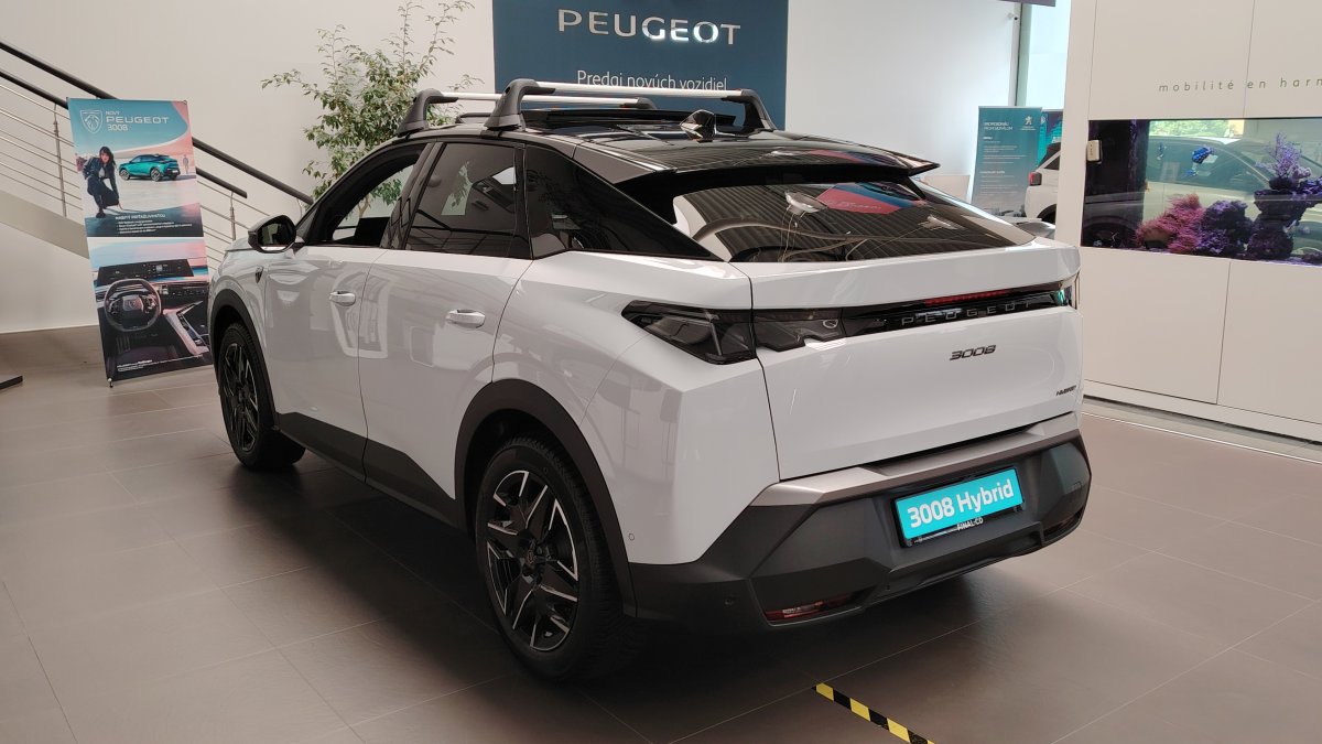 Peugeot 3008 Hybrid 1.2 Hybrid GT + Elektrické strešné okno s roletou