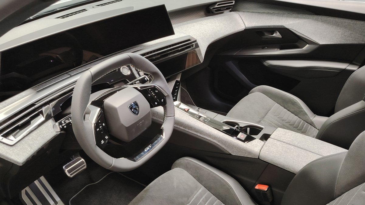 Peugeot 3008 Hybrid 1.2 Hybrid GT + Elektrické strešné okno s roletou