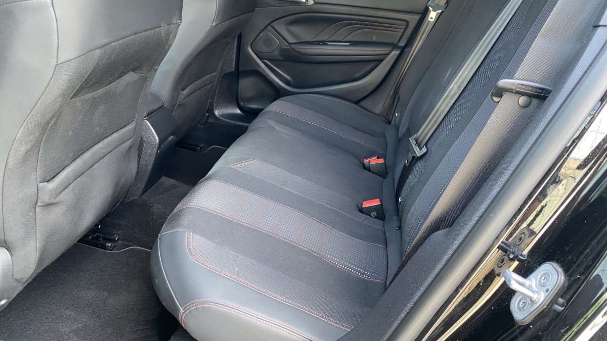 Peugeot 308 SW 1,5 BlueHDi GT line automat s Hifi Denon