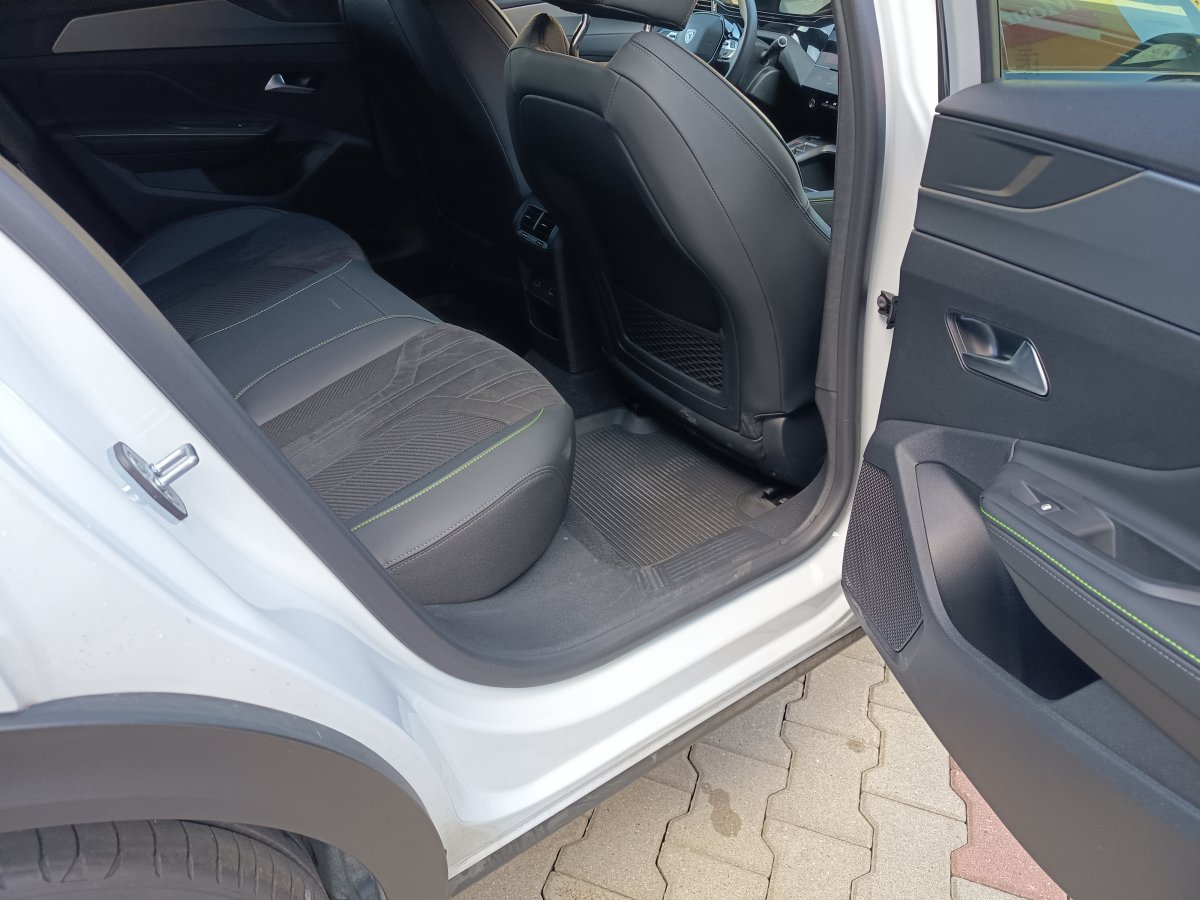 Peugeot 408 1.2 PureTech GT 1.2 PureTech 130k EAT8 