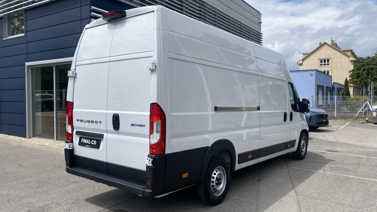 Peugeot Boxer 2.2 BlueHDi Furgon 435 L4H3 180k EAT8 s kamerou