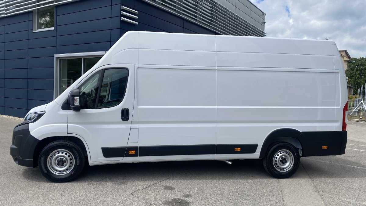 Peugeot Boxer 2.2 BlueHDi Furgon 435 L4H3 180k EAT8 s kamerou