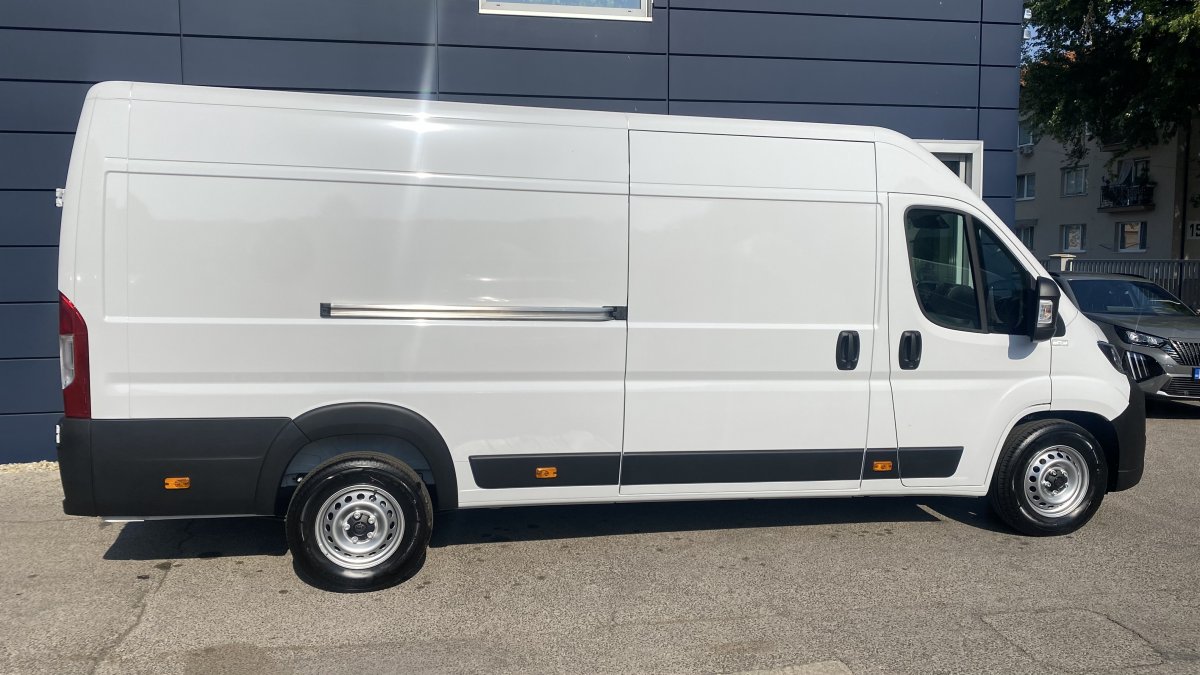 Peugeot Boxer 2.2 BlueHDi Furgon 435 L4H2 180k EAT8 s kamerou