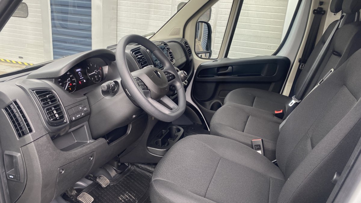 Peugeot Boxer 2.2 BlueHDi Furgon 435 L4H2 180k s kamerou