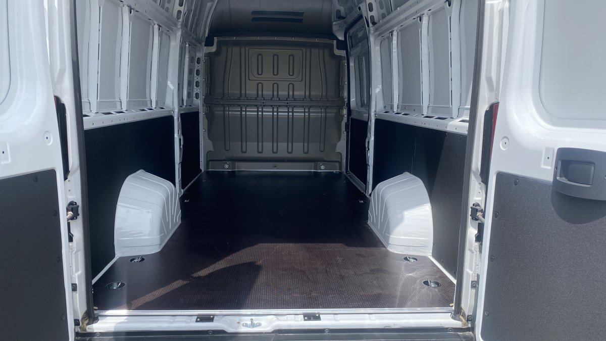 Peugeot Boxer 2.2 BlueHDi Furgon 435 L4H2 + kamera + podlaha