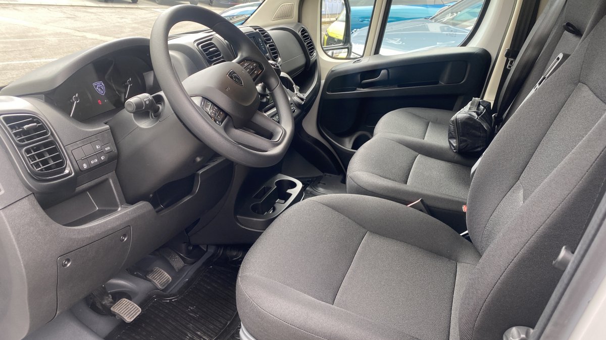 Peugeot Boxer 2.2 BlueHDi Furgon 435 L4H3 180k BVM6 s kamerou