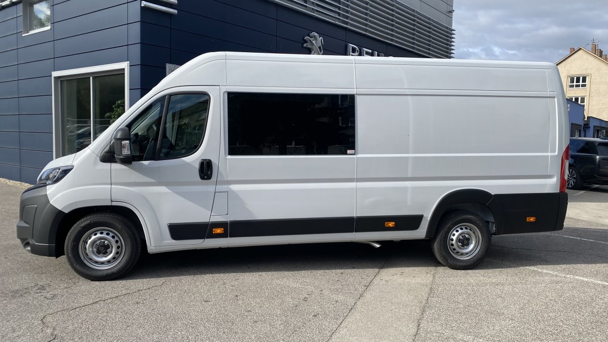 Peugeot Boxer 2.2 BlueHDi Furgon 7 miest 435 L4H2 SKLADom