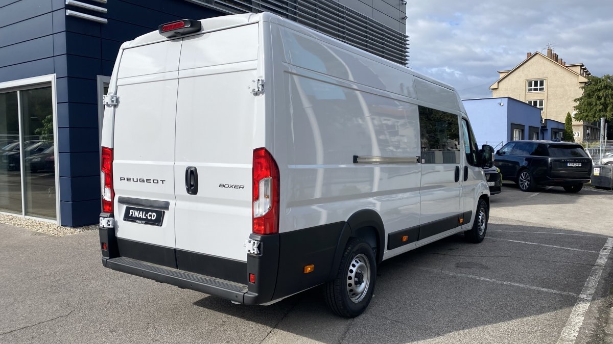 Peugeot Boxer 2.2 BlueHDi Furgon 7 miest 435 L4H2 SKLADom