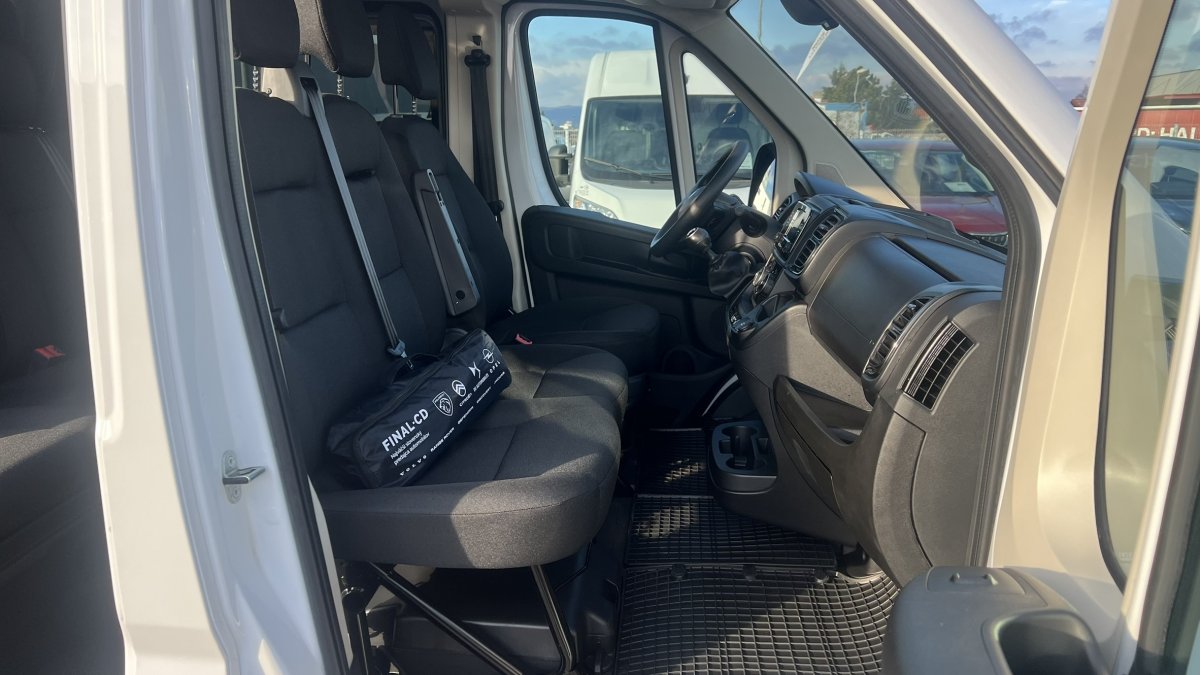 Peugeot Boxer 2.2 BlueHDi Furgon 7 miest 435 L4H2