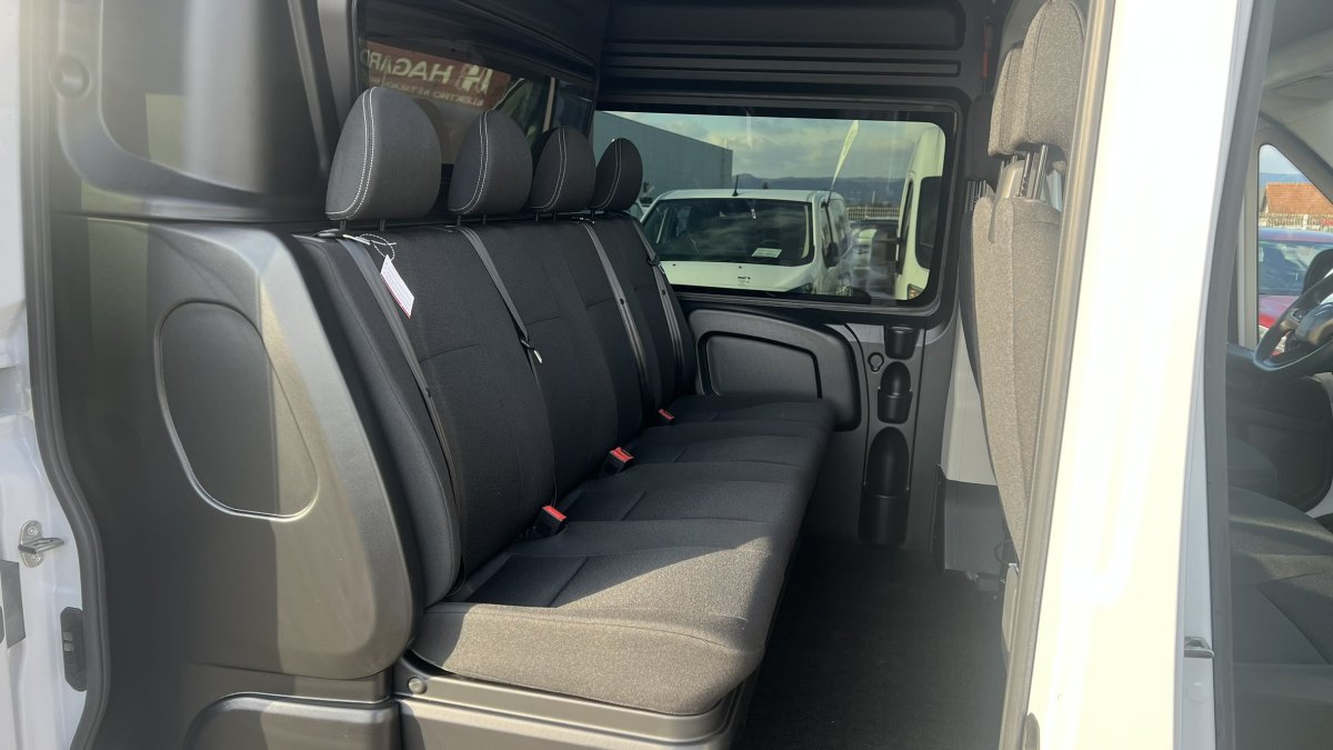 Peugeot Boxer 2.2 BlueHDi Furgon 7 miest 435 L4H2