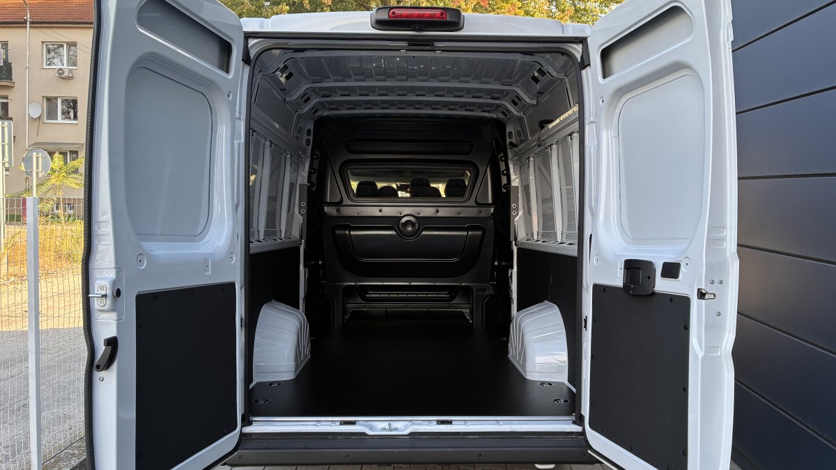 Peugeot Boxer 2.2 BlueHDi Furgon 7 miest 435 L4H2 