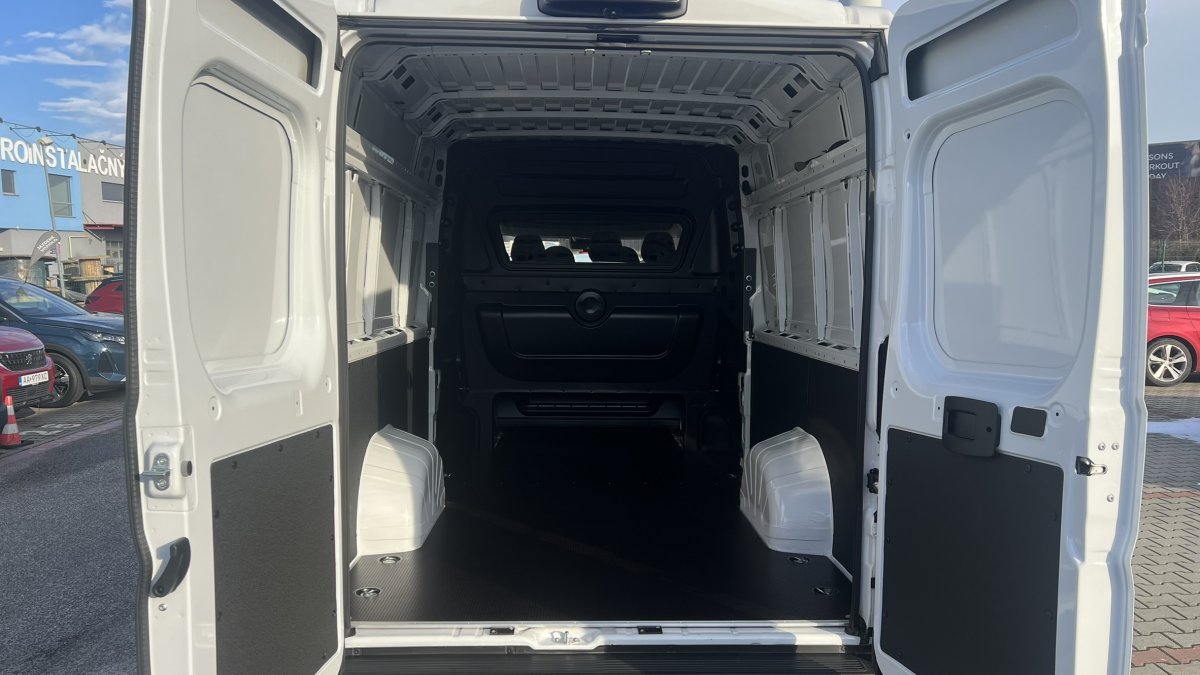Peugeot Boxer 2.2 BlueHDi Furgon 7 miest 435 L4H2