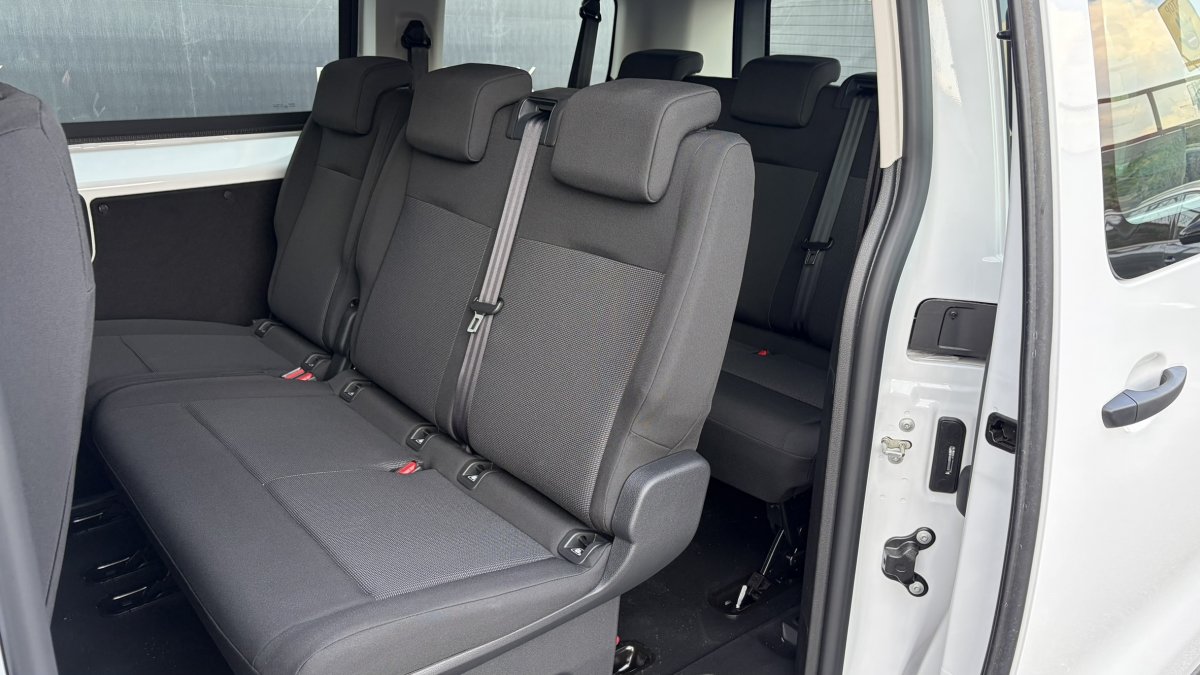 Peugeot Expert Tepee 2.2 BlueHDi COMBI L2 2.2 BlueHDi 180  EAT8 (MYL0), 9 MIEST NA SEDENIE