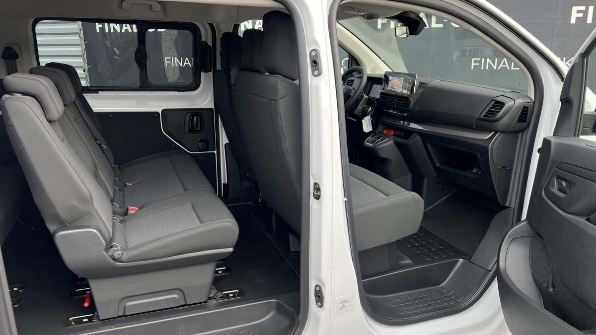 Peugeot Expert Combi 2.2 BlueHDi COMBI L2 2.2 BlueHDi 180  EAT8 (MYL0), 9 MIEST NA SEDENIE