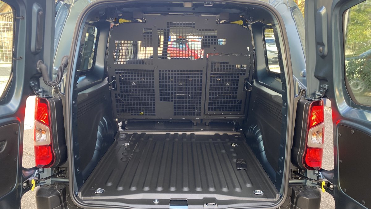 Peugeot Partner 1,5 BlueHDi Pro L2 5 miest 130k automat