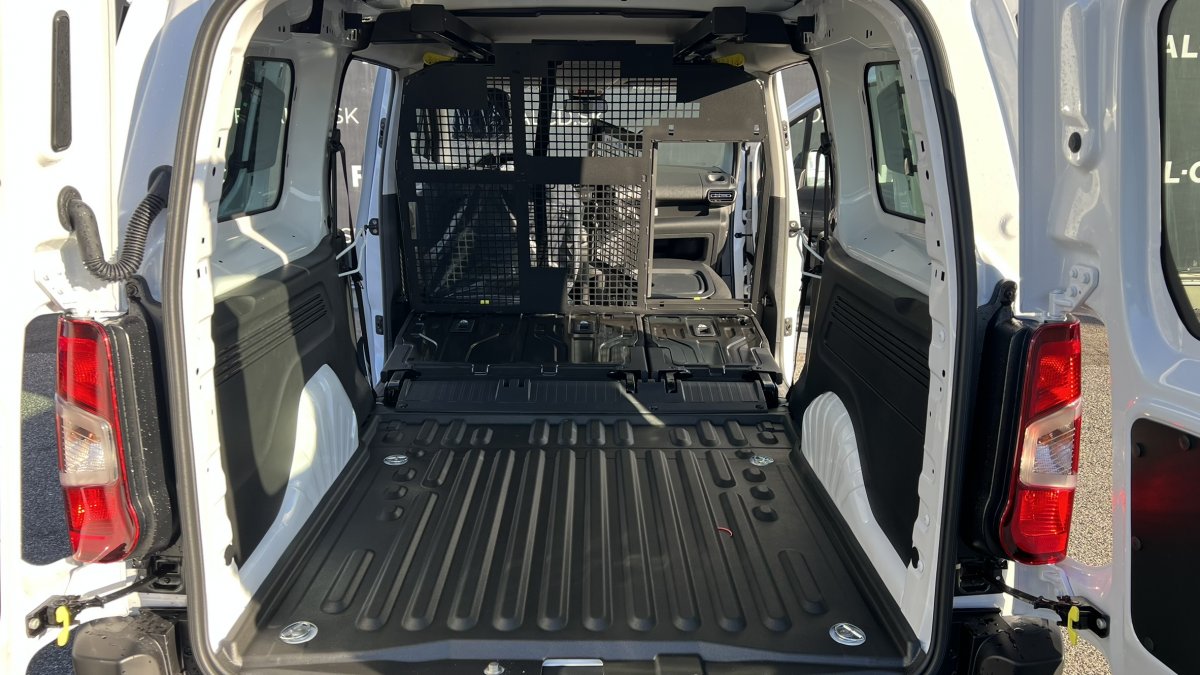 Peugeot Partner Furgon 1,5 BlueHDi Partner FT Pro L2 5 miest 100k