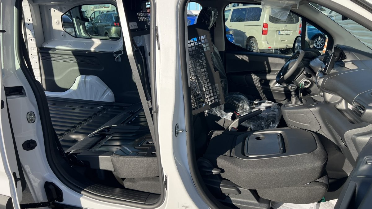 Peugeot Partner Furgon 1,5 BlueHDi Partner FT Pro L2 5 miest 100k