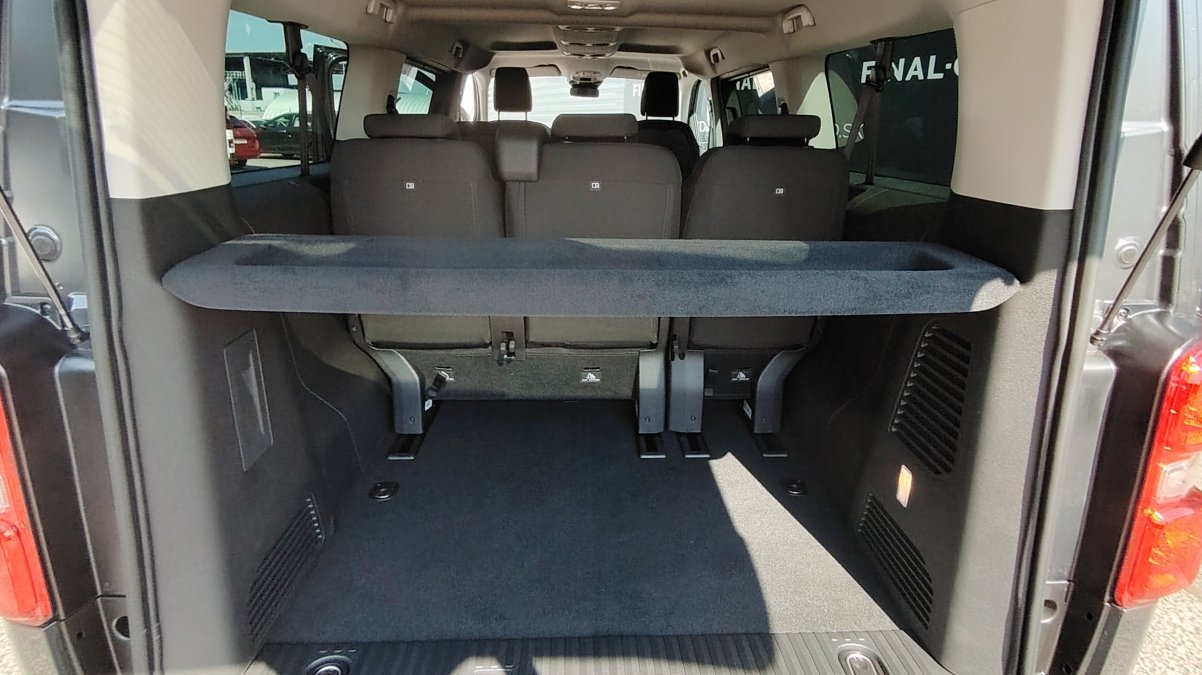 Peugeot Traveller 2,0 BlueHDi Business L2 Combi BlueHDi 180 S&S EAT8 8 MIEST NA SEDENIE
