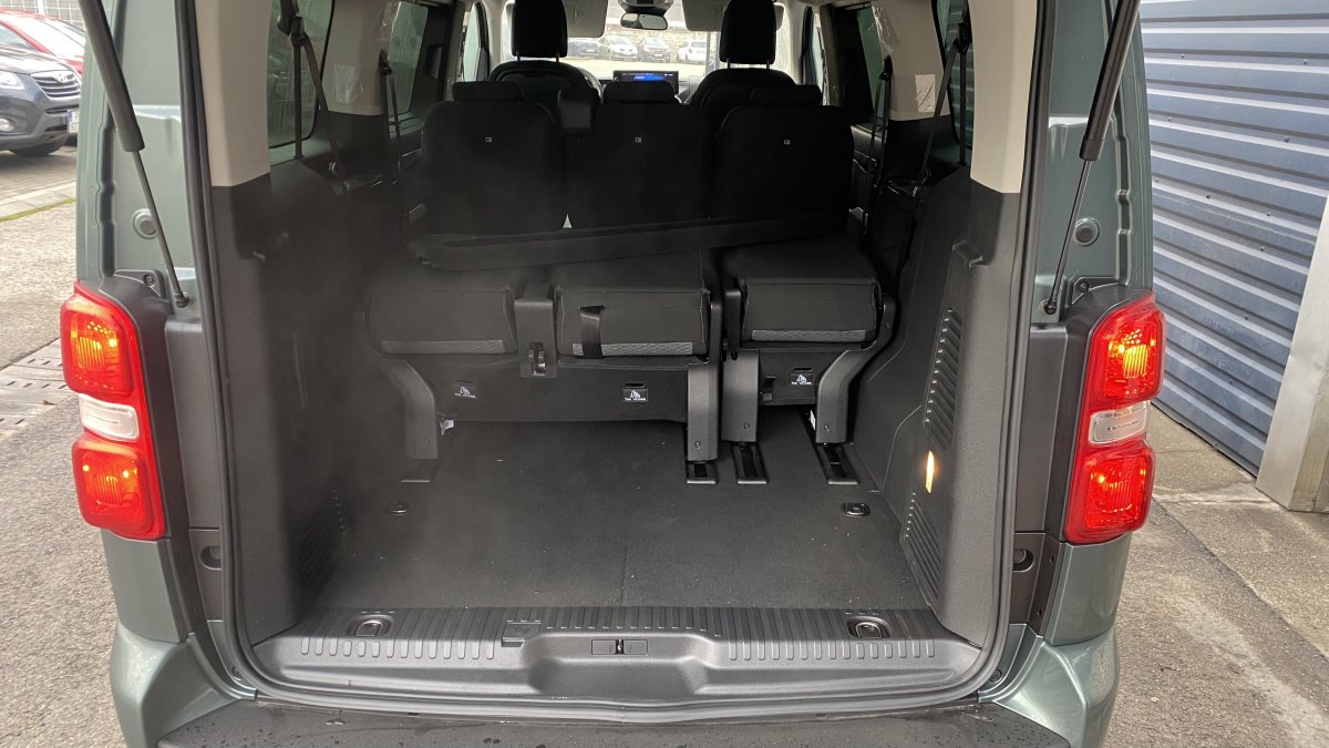 Peugeot Traveller 2.2 BlueHDi BUSINESS L3 2.2 BlueHDi 180 EAT8