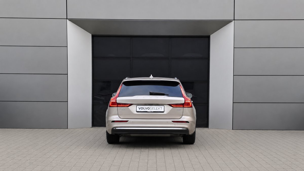 Volvo V60 B3 PLUS BRIGHT AT7 FWD
