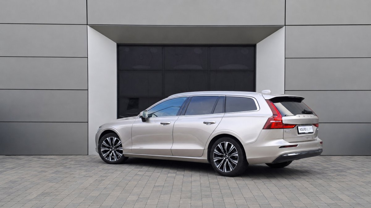 Volvo V60 B3 PLUS BRIGHT AT7 FWD