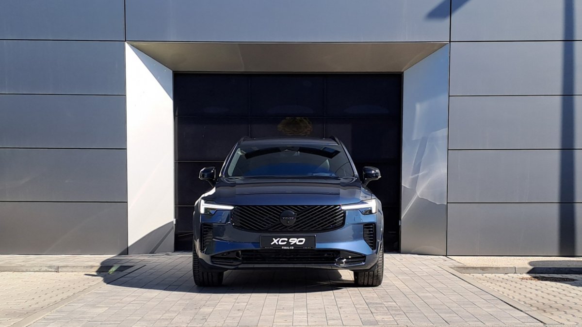 Volvo XC90 B5 (P) Black Edition Plus AT8 AWD 7 miest