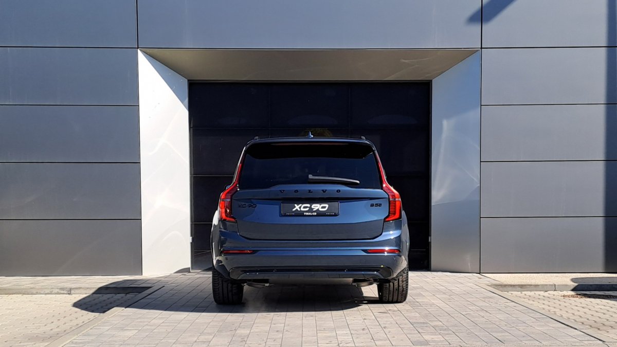 Volvo XC90 B5 (P) Black Edition Plus AT8 AWD 7 miest