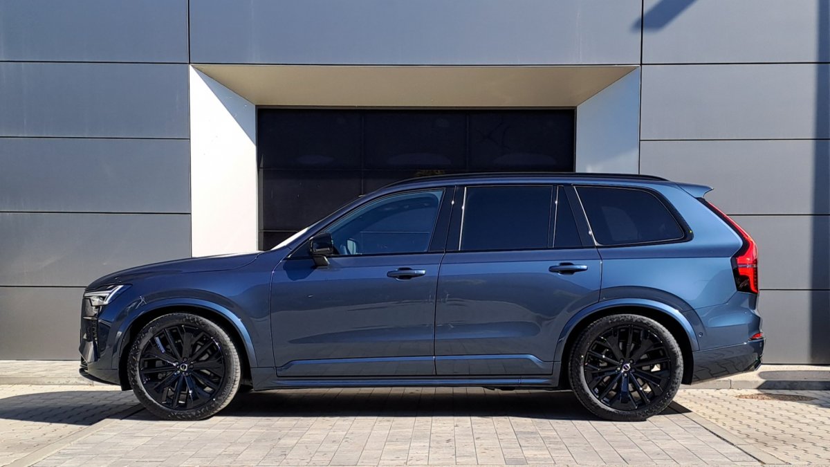 Volvo XC90 B5 (P) Black Edition Plus AT8 AWD 7 miest