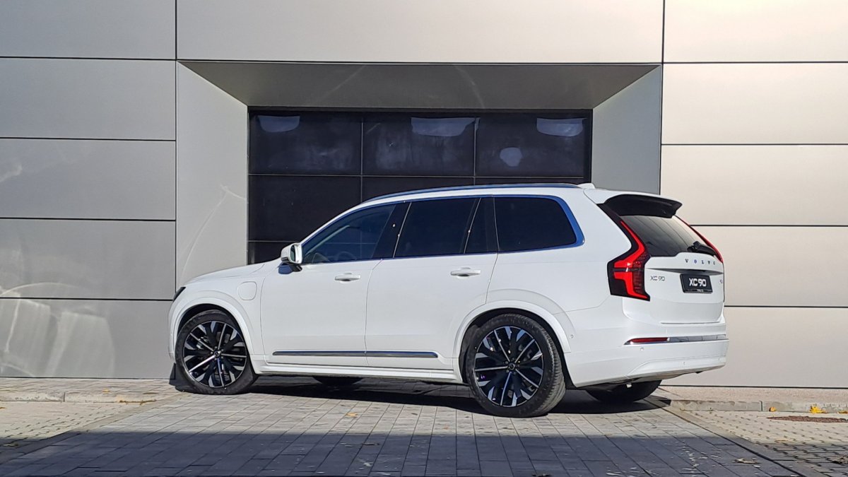 Volvo XC90 T8 (P) Plus Bright AT8 AWD 7 miest eAWD